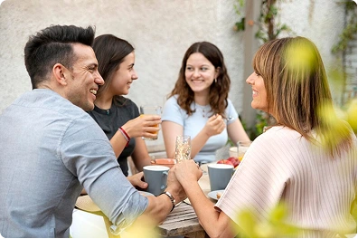 Observación de interacciones y comportamientos que influyen en las decisiones de los consumidores